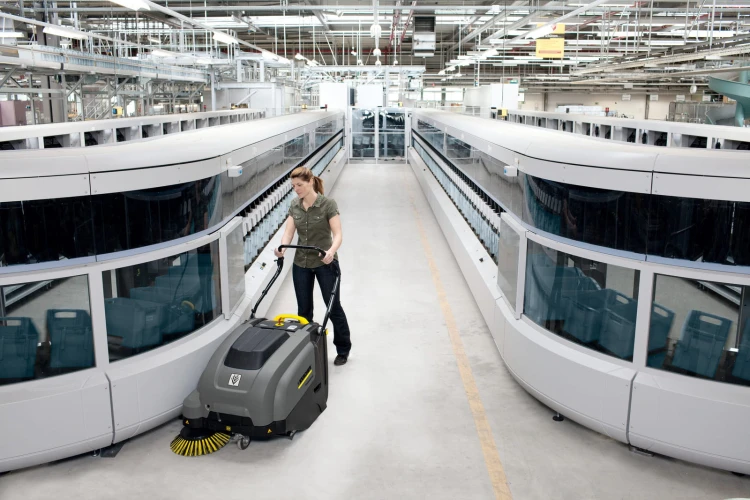 KM 75 40 zamiatarka Karcher Łódź.jpg