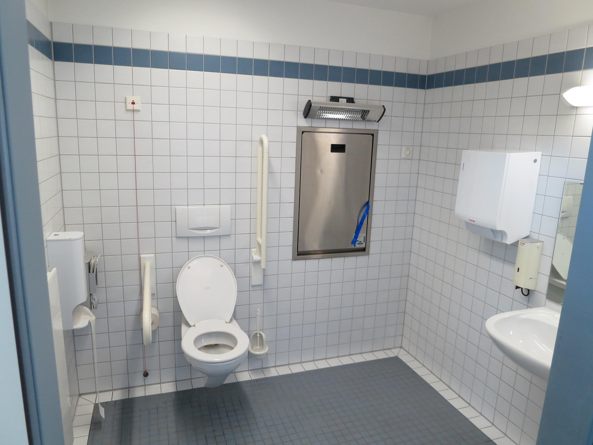 Czyszczenie sanitariatów – preparat Sanit Max 1l